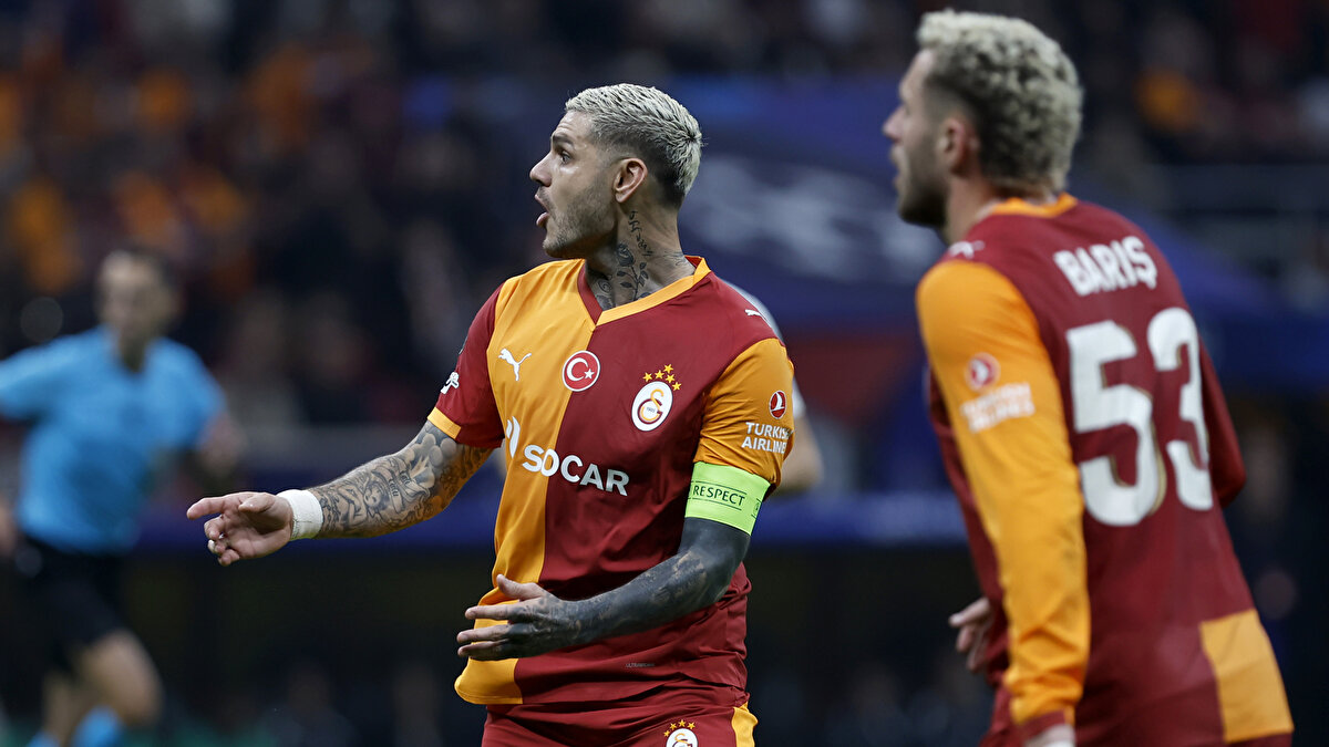 Galatasaray’ın Alternatif Planları: Icardi Giderse Boşluk Dolacak mı?<br><br>Juventus’un Icardi’ye olan ilgisi artarken, Galatasaray yönetiminin bu olasılığa karşı hazırlık içinde olduğu belirtiliyor. Takımın uzun vadeli hücum planlamasında yenilenmeye gitme ihtimali göz önünde bulunduruluyor. Özellikle devre arası ya da sezon sonu transfere açık bir boşluk bırakılması, yönetimin seçenekleri değerlendirdiğine dair sinyaller veriyor. <br><br>