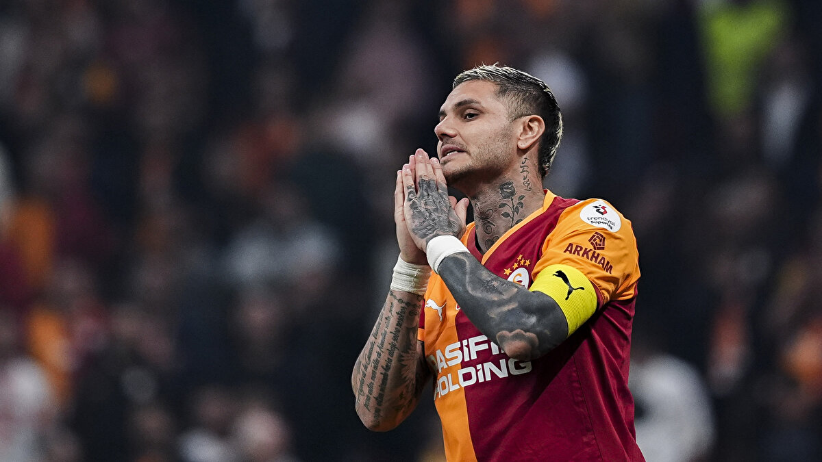 Icardi’nin Kariyeri: Galatasaray’da Dolu Dolu Yıllar<br><br>Galatasaray formasıyla Icardi, birçok başarı yaşadı: Lig şampiyonlukları, kupalar ve sayısız gol ve asist… Ancak futbol dünyanın en acımasız yanını da barındırıyor: Yaş, maaş, forma rekabeti… Bu nedenlerle “ayrılık” senaryosu da masada olabilir. <br><br>