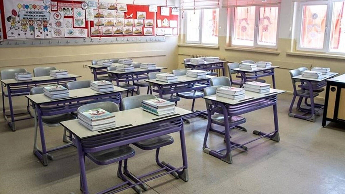 Öğretmen Atamaları ve Mülakat Süreci<br>Bakan Yusuf Tekin, öğretmen atamaları bekleyen adaylar için de takvimi açıkladı. 10 bin öğretmen ataması için sürecin işlediğini belirten Tekin, şu bilgileri paylaştı:<br><br>Norm Güncellemesi: Kasım ayı içerisinde yapılacak.<br><br>Branş Dağılımı: Aralık ayı içerisinde 10 bin atama için branş dağılımı açıklanacak.<br><br>Ek Atama: 2024 KPSS puanıyla ek atama yapılmasının hukuki olarak mümkün olmadığını belirtti.<br><br>En çok ihtiyaç duyulan ve son atamada en fazla kontenjan ayrılan branşlar ise; Sınıf Öğretmenliği, Özel Eğitim, Din Kültürü ve Ahlak Bilgisi, Okul Öncesi ve İngilizce olarak sıralandı.