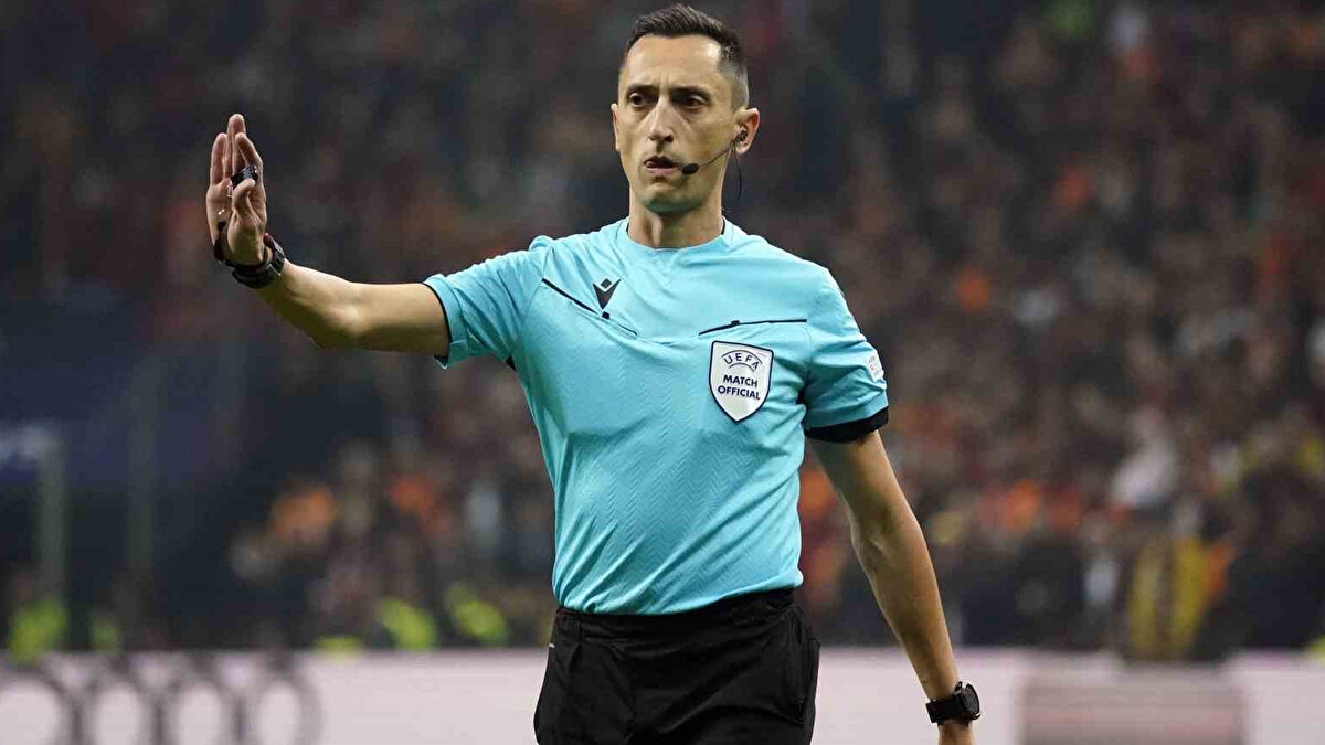 Belçika takımının iyi savunma yaptığını belirten Buruk, "Savunma gücü yüksek bir takımdı. İkinci yarı buldukları gol sonrası savunmayı daha da güçlendirdiler. İlk yarı bence oyun içerisine daha iyi girebilirdik, üretken olabilirdik. Çok acele kararlar verdik. Maç öncesinde oyuncularımdan daha sakin, tempoyu çok yükseltmemelerini söyledim. İlk yarıda baskı altında paslar verdik, uzun toplar oynadık. İkinci yarı daha sakindik. Rakip kaleye daha çok gitmeye başlamıştık. Yediğimiz golde 9 oyuncumuz ceza saha içerisindeydi. Rakipten çok alana koşulduğu, 9 oyuncuyla birlikte yediğimiz gol üzücüydü. Rakibimizi daha da güçlendirdi. Oyun çok durdu. Hakemin vermediği kırmızı kart, hakem için çok önemli bir hata. Kırmızı kartı vermediği oyuncu golü attı. 4-5 kere de oyun oynanırken, tehlikeli sakatlık yokken oyunu durdurdu. İspanya’da hakemlerin yönetimleri gündemdir. Bu sene özellikle çok gündeme geldi. Bu akşam da İspanyol hakemin çok kötü maç yönettiğini söyleyebilirim. Bu mağlubiyeti hakeme ve eksiklere de bağlamak istemiyorum. Bu 11 ile de daha iyisini yapabilirdik. Kendi hatalarımızı gözden geçirmeliyiz. Hakemin çok büyük hata yaptığını söylemek gerekiyor. Devamında da kırmız kartı göstermediği oyuncu, golü atan oyuncuydu. Bu kadar büyük hatayı da UEFA cezalandıracaktır diye düşünüyorum" diye konuştu.