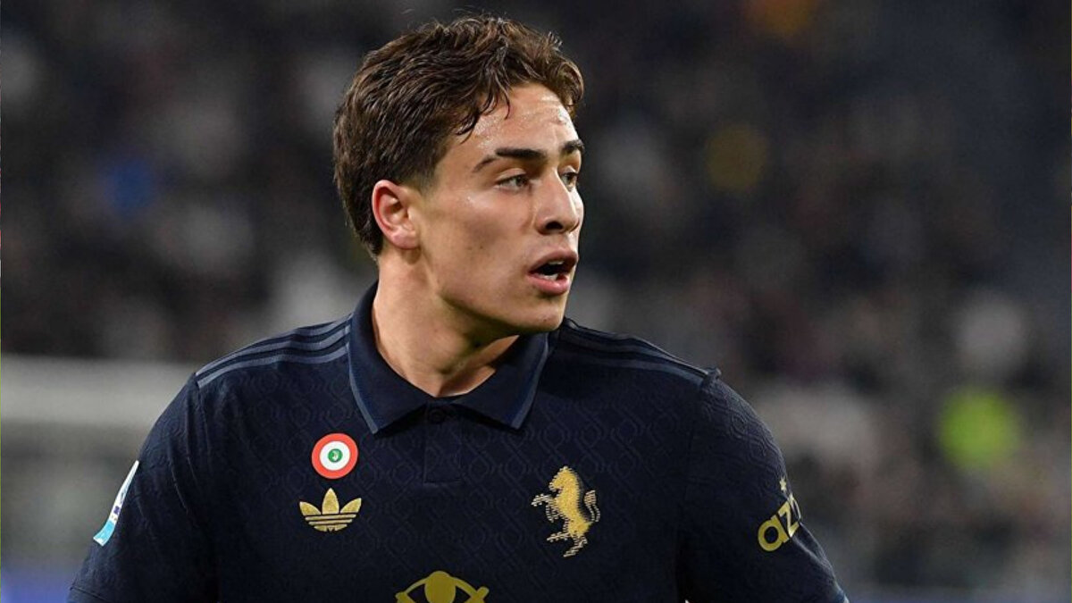 20 yaşındaki milli futbolcu ödülünü saha içinde aldı ve açıklamasında stada gelerek kendilerini destekleyen Juventus taraftarına teşekkür etti.