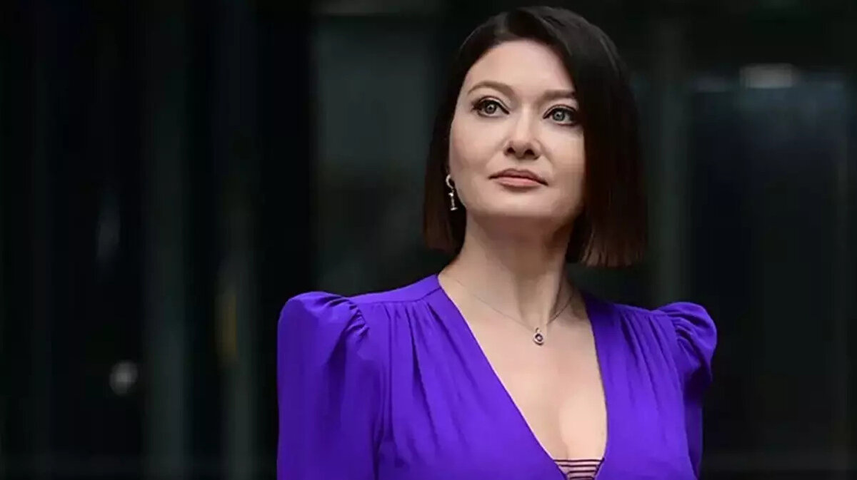 Yeşilçay’ın yeni hayatına hızla adapte olduğu sosyal medya paylaşımlarından da anlaşılıyor. Ünlü isim zaman zaman traktör sürdüğü, elektrikli testere kullandığı ve köydeki günlük işlere gönüllü olarak katıldığı videolarını takipçileriyle paylaşıyor.