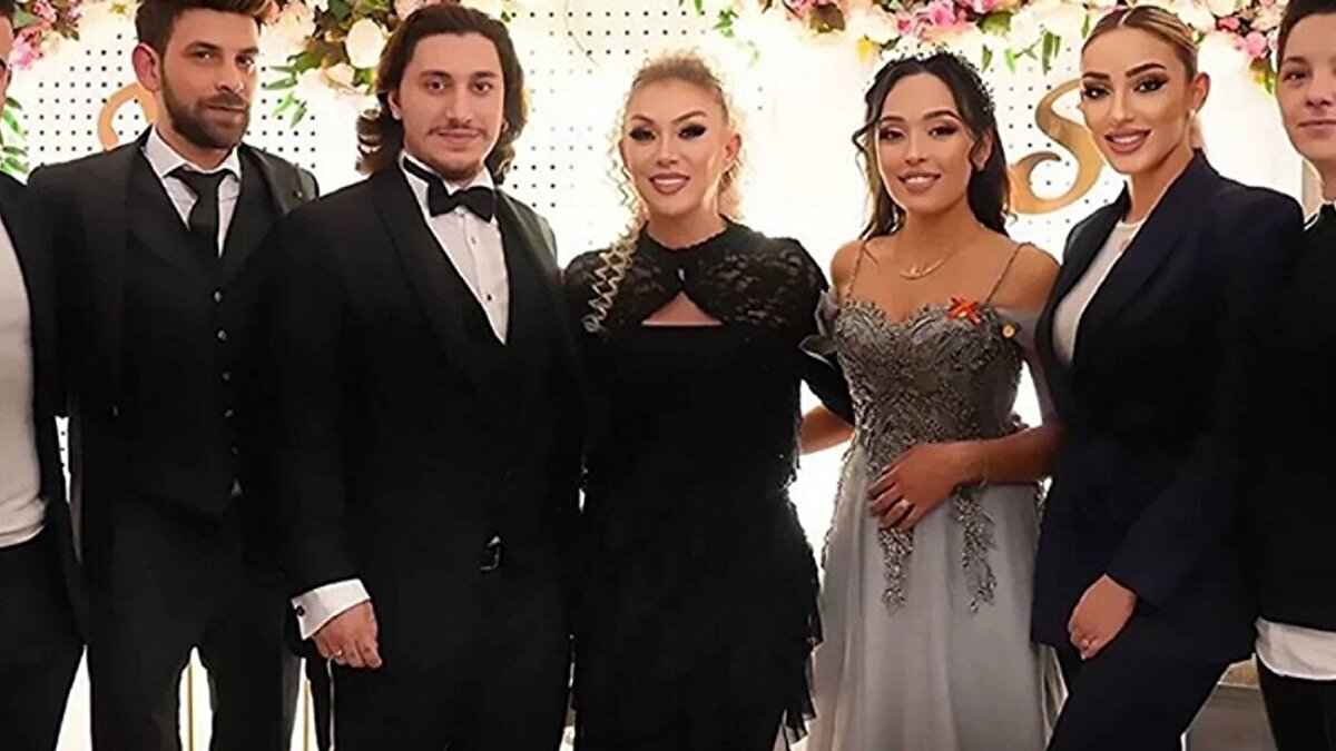 "Tek kişinin yapması zor"<br><br>Osman Yıldız, olay gecesine dair değerlendirmesinde, söz konusu ölümün tek kişinin planıyla gerçekleşmesinin zor olduğunu düşündüğünü ifade etti. Yıldız, eğer eylem tek başına yapılmışsa bunun ancak kişinin “uyuşturucu etkisi altında” mümkün olabileceğini savundu ve bu şüphesinin savcılık için resmi bir ihbar niteliği taşıdığını vurguladı.