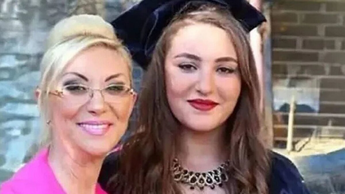 Yalova’da ünlü sanatçı Güllü’nün yaşamını yitirdiği olayla ilgili yürütülen soruşturma, yeni bir tanık anlatımıyla genişledi. Aileyle yakın temasta bulunan Mukadder Çakır’ın oğlu Osman Yıldız, merhum sanatçının kızı Tuğyan Ülkem Gülter’in kendisine “annesi için cinayet işleme” teklifi sunduğunu iddia etti. Yıldız’a göre Gülter, olaydan yaklaşık bir ay önce evin arka bölümünde kameraların görmediği noktaları tarif ederek “Bıçakla ya da silahla öldürebilirsin, karşılığında sana bir daire vereyim” sözleriyle yönlendirmede bulundu.