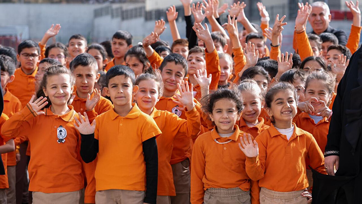 İkinci Ara Tatil Ne Zaman 2026? (Nisan Ara Tatili)<br>Milli Eğitim Bakanlığı'nın takvimine göre, okullarda ikinci dönem ara tatili (Nisan ara tatili) bahar döneminde uygulanacak. Kış yorgunluğunu atmak isteyen öğrenciler için ikinci ara tatil 31 Mart - 4 Nisan tarihleri arasında yapılacak.<br><br>Hafta sonu tatillerinin de eklenmesiyle öğrenciler, bu dönemde toplamda 9 gün dinlenme fırsatı bulacak.