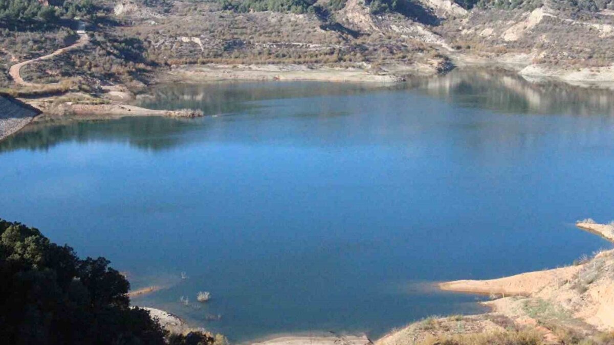 Halk, yağışların önümüzdeki aylarda artmasını umut ediyor. Dursun Ali Uysal, “Artık sulama suyu derdimiz yok, önceliğimiz içme suyu. Barajlar dolar, yağışlar yeterli olursa kuraklığı kazasız atlatabiliriz” diyerek önümüzdeki dönemde su kaynaklarına yönelik beklentiyi dile getirdi.