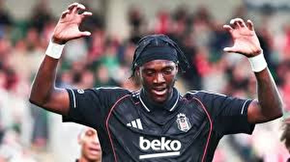 Önümüzdeki mücadelede Sergen Yalçın'ın 28 yaşındaki futbolcuyu yedek kulübesine çekere ileri uçta artık El Bilal Toure'ye şans vereceği ifade edildi.