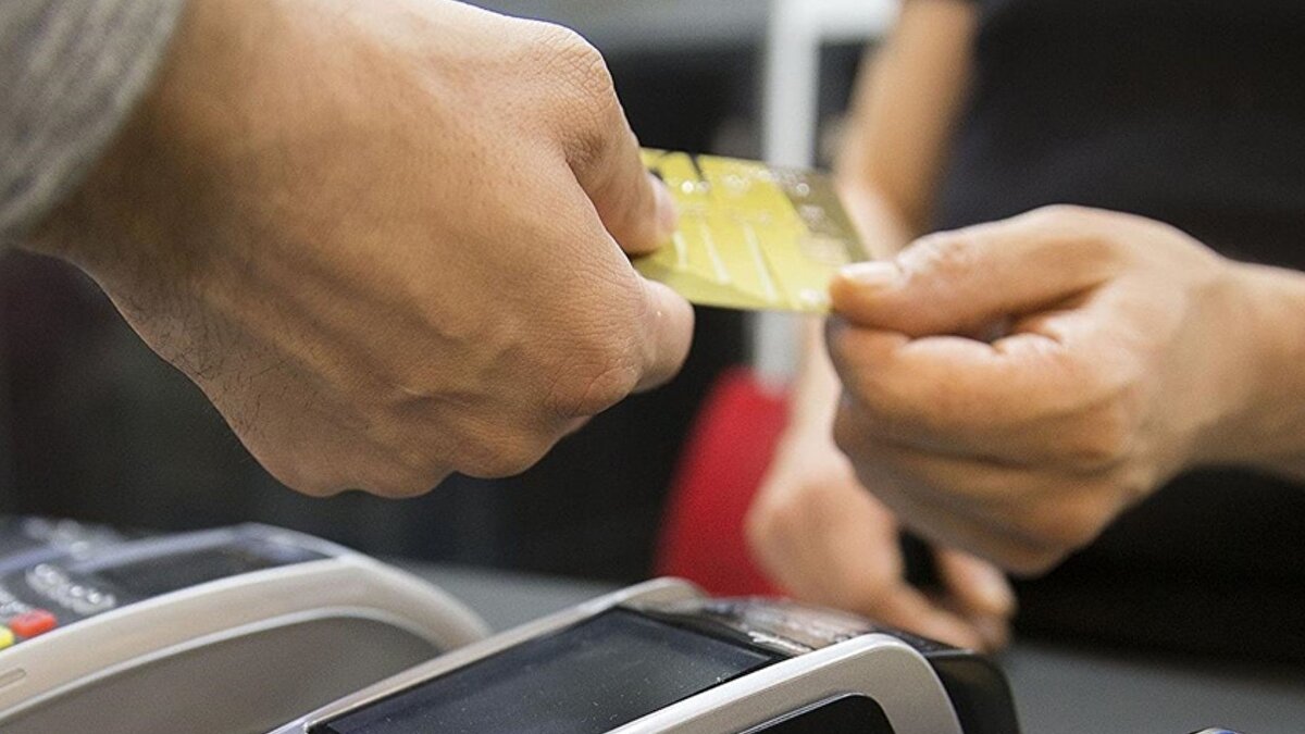 Kademeli Beyan Sistemi<br>Yeni sistem, transfer tutarına göre farklı beyan yükümlülükleri getiriyor:<br><br>200 bin TL – 2 milyon TL arası: İşlemin kısa bir açıklama ile beyan edilmesi yeterli.<br><br>2 milyon TL – 20 milyon TL arası: “Nakit İşlem Beyan Formu” doldurulacak.<br><br>20 milyon TL ve üzeri: Detaylı açıklama ve dayanak belgelerin sunulması gerekecek. Bankalar, işlem türüne uygun beyan seçenekleri sunacak; genel ifadeler için en az 20 karakter açıklama zorunlu olacak.