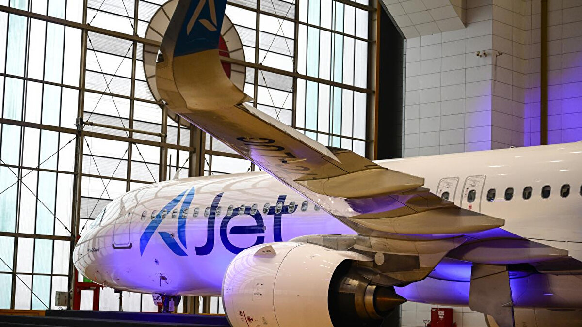 Bilet Fiyatları ve Paket Seçenekleri<br><br>AJet kampanya dahilinde sunulan fiyatlar, bilet tiplerine göre değişiklik gösteriyor ancak başlangıç fiyatları oldukça dikkat çekici.<br><br>Basic Biletler: Vergi ve harçlar dahil 9 Dolar / 9 Euro'dan başlayan fiyatlarla satışa sunuluyor.<br><br>Paket Yükseltme Fırsatları: Yolcular dilerse çok uygun ek ödemelerle paketlerini yükseltebiliyor:<br><br>EcoJet: Basic bilete ek olarak 9 Dolar farkla,<br><br>Flex: Basic bilete ek olarak 29 Dolar farkla,<br><br>Premium: Basic bilete ek olarak 39 Dolar farkla üst paketlere geçiş yapılabiliyor.