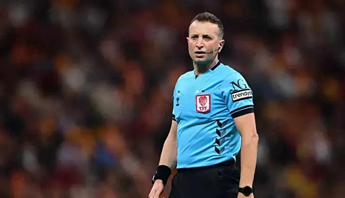 Yasin Kol’un yönettiği Fenerbahçe maçları<br><br>Yasin Kol’un Fenerbahçe karşılaşmalarında görev aldığı son dönem performansı şu şekilde:<br><br>2025/26 sezonu<br><br>Göztepe – Fenerbahçe: 0-0<br><br>2024/25 sezonu<br><br>Fenerbahçe – Beşiktaş: 1-0<br><br>Sivasspor – Fenerbahçe: 3-1<br><br>Gaziantep FK – Fenerbahçe: 4-1<br><br>2022 sezonu<br><br>Fenerbahçe – Hatayspor: 2-0<br><br>Bu karşılaşmalar dikkate alındığında Kol’un Fenerbahçe’nin farklı zorluk seviyesindeki birçok maçında görev aldığı görülüyor.