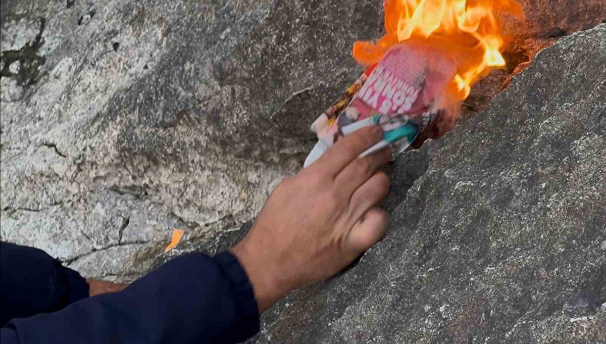 Su Seviyesi ve Zemin Çöküntüleri<br><br>Göl seviyesindeki düşüşün, zeminde boşluklar oluşturduğunu ve binaların ağırlığını taşıyamayacak hâle getirdiğini anlatan Şahin, “Kumlu ve kil tabakalarında su çekilmesi hacimsel daralmaya neden oluyor. Bu da çatlaklar ve oturmalar yaratıyor. Zemindeki örselenme binalarda hasar ve çökme riskini artırıyor” uyarısında bulundu.