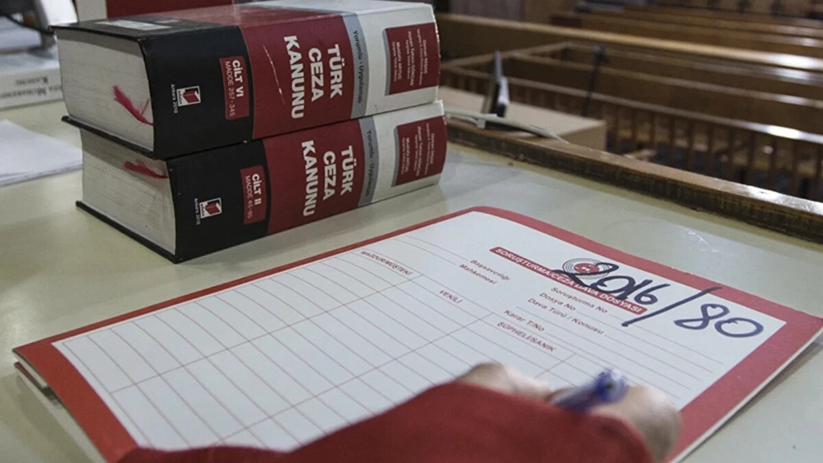 Türkiye Büyük Millet Meclisi (TBMM) gündemine gelen 11. Yargı Paketi, organize suçlardan trafik magandalığına, bilişim suçlarından infaz düzenlemesine kadar pek çok kritik değişikliği içeriyor. Peki, yeni yargı paketinde neler var? Genel af çıkacak mı? İşte AK Parti Grup Başkanı Abdullah Güler tarafından açıklanan paketin tüm detayları.