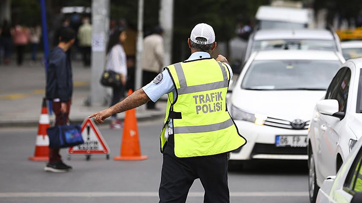 ANKARA’DA TRAFİĞE KAPATILACAK YOLLAR<br><br>Cumhuriyet Caddesi: Tren Garı Kavşağı - Baruthane Kavşağı arası (çift yönlü)