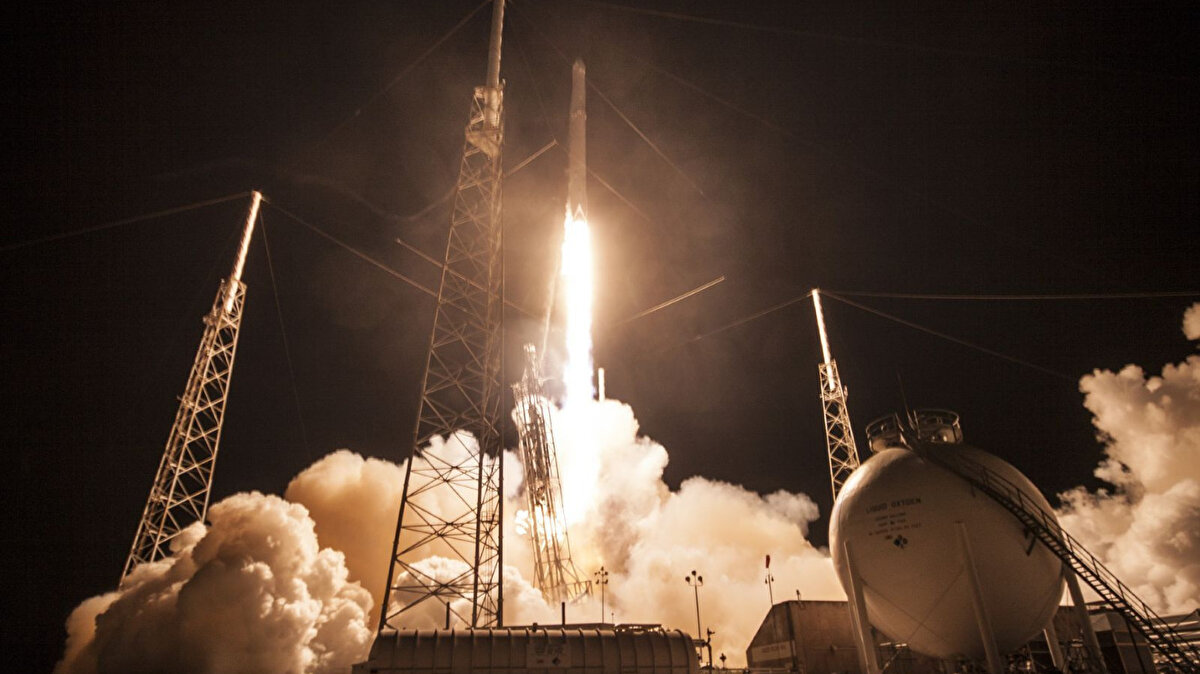 Üç yıl sonra gelen hareket<br><br>SpaceX'in kripto varlıkları uzun süredir sessizliğini koruyordu. Verilere göre şirketin Bitcoin cüzdanı, Temmuz 2025'e kadar yaklaşık üç yıl boyunca herhangi bir işlem görmeden hareketsiz kalmıştı. Son dönemdeki hareketlilik ise piyasa takipçilerinin dikkatinden kaçmadı.