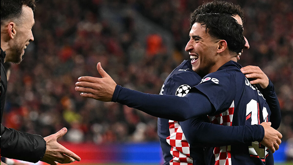 Rakibine diş geçiremeyen Liverpool, PSV’ye 4-1’lik skorla mağlup oldu ve taraftarını şoka uğrattı. 