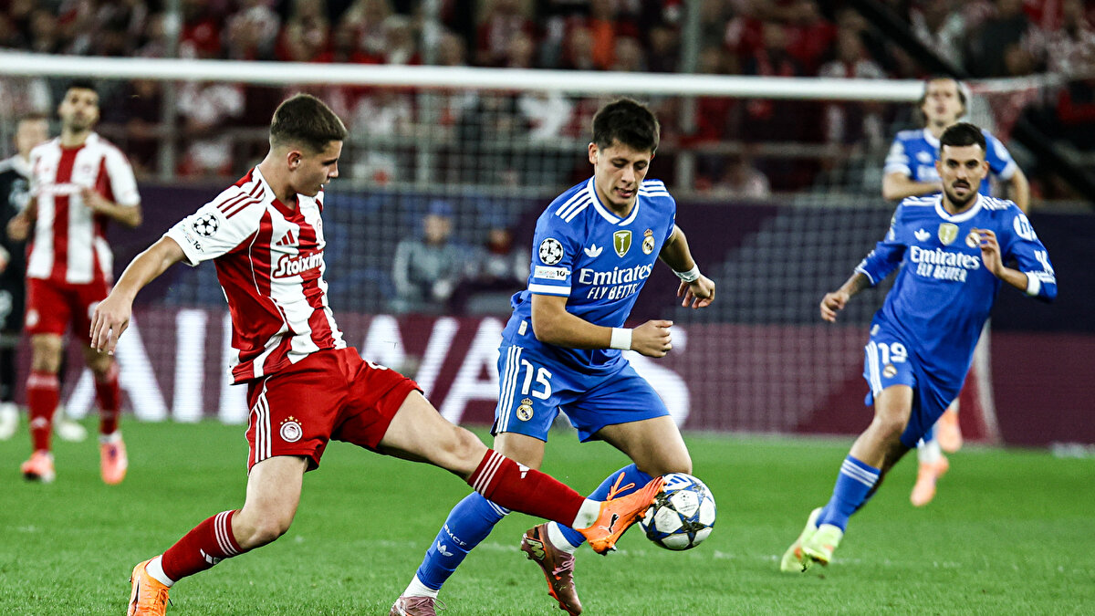 ARDA GÜLER – MBAPPE İKİLİSİ YİNE İŞ BAŞINDA<br><br>Maça damga vuran Fransız yıldız Kylian Mbappe attığı 4 golle takımına 3 puanı getirdi. Milli yıldızımız Arda Güler ise bu gollerin birine asist yaparak yine skor katkısı yapmayı başardı. 