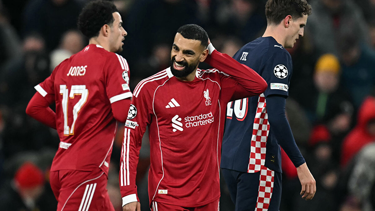 LIVERPOOL’A BİR DARBE DE PSV’DEN<br><br>Gecenin en sürpriz sonuçlarından bir tanesini de Liverpool aldı. Kabus gibi bir sezon geçiren son Premier Lig şampiyonu sahasında PSV’yi konk etti. <br>
