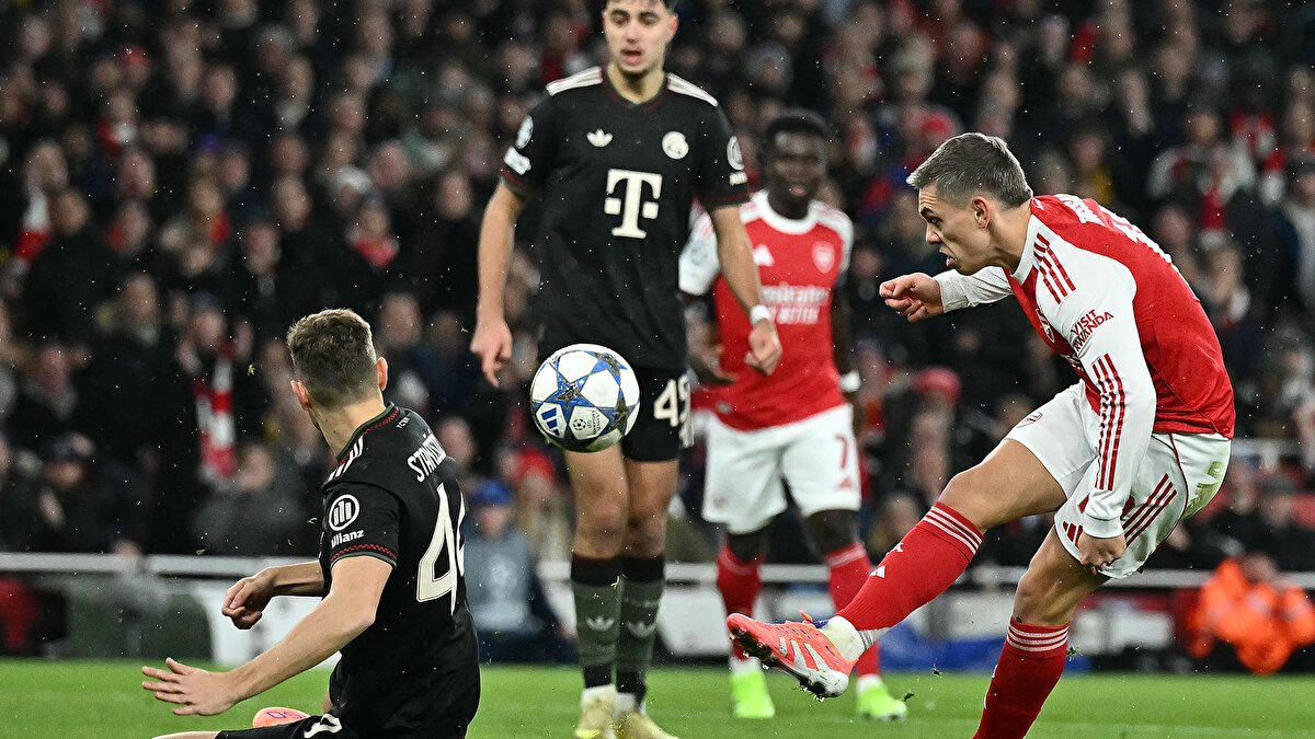 TEK NAMAĞLUP TAKIM ARSENAL, BAYERN’İ DEVİRDİ<br><br>Gecenin en zorlu maçında Arsenal, sahasında Bayern Münih'i konuk etti. Maçta daha etkili taraf olan Arsenal, Jurrien Timber, Noni Madueke ve Gabriel Martinelli'nin golleriyle Bayern Münih’i 3-1 yendi. <br>