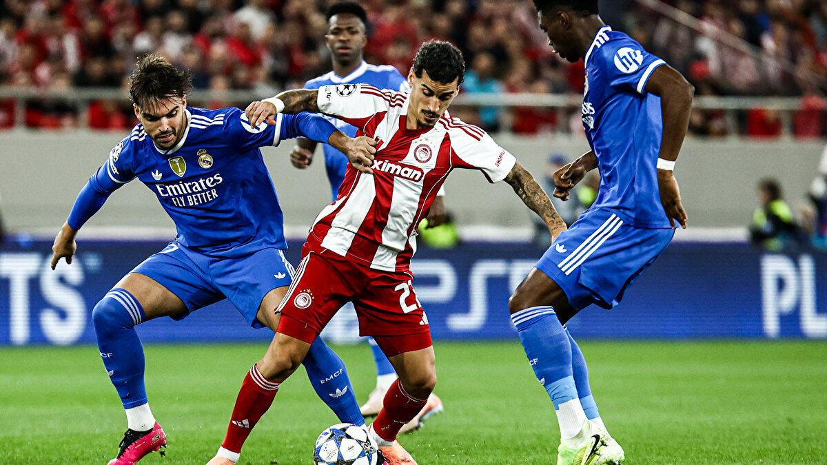 UEFA Şampiyonlar Ligi’nde 5. Hafta dün oynanan 9 maçla birlikte sona erdi. Gecenin maçlarında goller adeta yağmur gibi geldi. İşte Şampiyonlar Ligi sonuçları ve maç özetleri… 