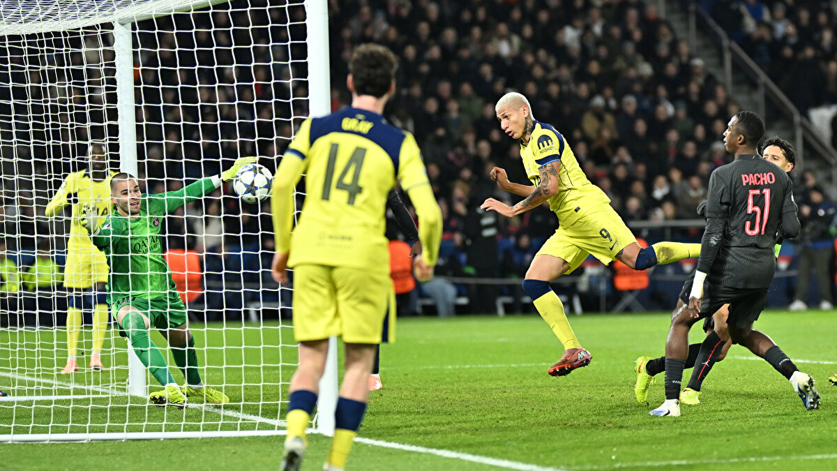 İki kez öne geçmesine rağmen üstünlüğünü koruyamayan Tottenham’ın golleri, Richarlison ve Randal Kolo Muani'den (2) geldi.<br>