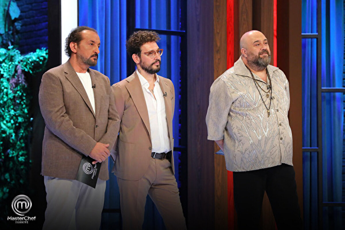 Dokunulmazlığı Hangi Takım Kazandı?<br><br>Eleme gecesi öncesinde oynanan haftanın ikinci dokunulmazlık oyununda büyük bir çekişme yaşandı. Şeflerin istediği menüyü en iyi şekilde hazırlayan Kırmızı Takım, dokunulmazlığı kazanarak rahat bir nefes aldı.