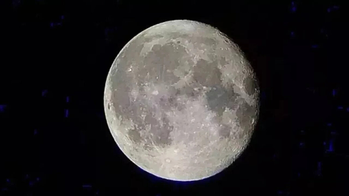 İletişim Trafiği Artacak: Yanlış anlaşılmaların çözüldüğü veya saklanan gerçeklerin açığa çıktığı, haberleşmenin çok yoğun olduğu bir dönem olabilir.<br><br>Kararlar Netleşecek: İkizler'in değişken doğası nedeniyle sürüncemede kalan konularda (özellikle eğitim ve seyahat) nihai kararlar verilebilir.<br><br>Duygusal ve Zihinsel Denge: Mantık (İkizler) ve duygu çatışması yaşanabilir; ancak olaylara daha rasyonel bakma ihtiyacı doğacaktır.