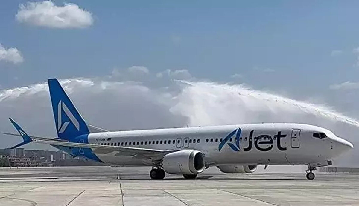 AJET KAMPANYASI: YURT DIŞI UÇAK BİLETİ NE KADAR?<br><br>Kasım ayını fırsata çevirmek isteyenler için AJet, oldukça iddialı bir fiyatla satışa çıktı. Şirketten yapılan duyuruya göre; hayalinizdeki yurt dışı seyahatine 9 $'dan (Dolar) başlayan fiyatlarla ulaşabilirsiniz. Bu fiyatlandırma, özellikle kış ve ilkbahar döneminde yurt dışına çıkmak isteyenler için büyük bir avantaj sağlıyor.