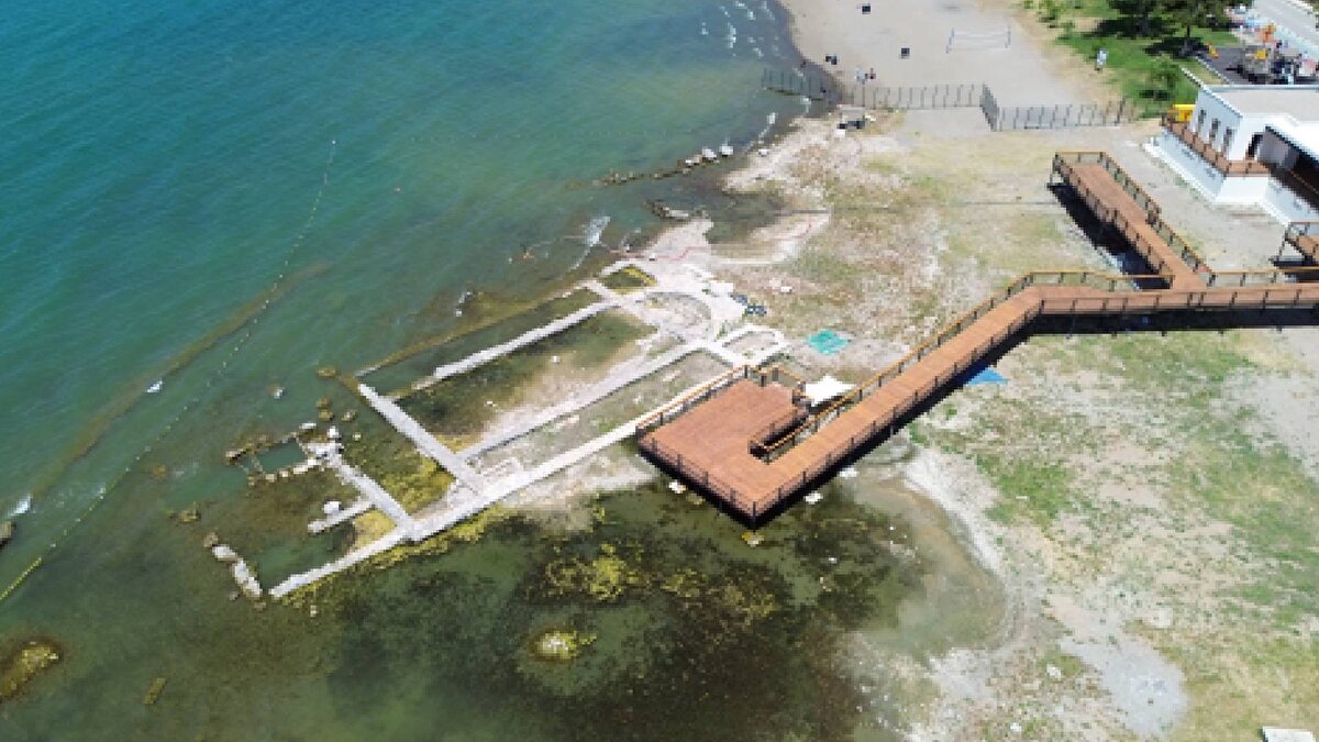 Katoliklerin lideri Papa 14. Leo, göreve başladıktan altı ay sonra gerçekleştireceği ilk yurt dışı ziyaretini Türkiye’ye yapıyor. Papa, Hıristiyanlık tarihinde önemli bir dönemeç olan Birinci İznik Konsili’nin 1700’üncü yıl dönümü kapsamında Bursa’nın İznik ilçesinde olacak. Ziyaretin merkezinde, uzun yıllar İznik Gölü altında kalan Aziz Neophytos Bazilikası’nın kalıntıları bulunuyor.