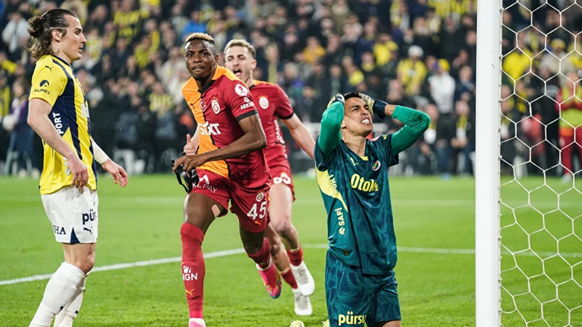 KENDİSİNİ DENEYECEK<br><br>Osimhen'in bugün antrenmanda kendisini deneyecek ve teknik ekip duruma göre kararını verecek.