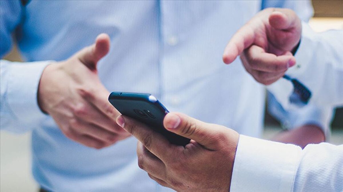 2026 yılında geçerli olacak IMEI kayıt ücreti, Resmi Gazete’de yayımlanan yeniden değerleme oranıyla birlikte netleşti. TÜİK’in açıkladığı oranların esas alınmasıyla belirlenen yeni tarife, yurt dışından telefon getirme maliyetlerini doğrudan etkiliyor. Yüzde 25,49’luk artış sonucunda IMEI kayıt bedeli 57.241 TL’ye yükseldi.