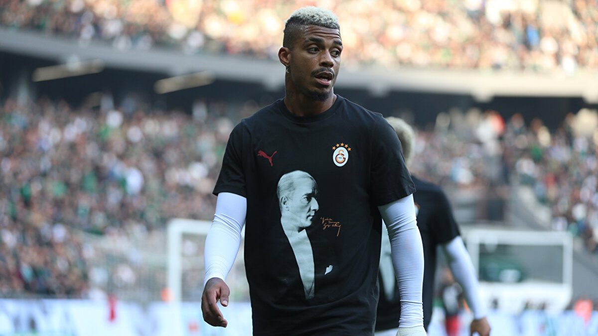 LEMINA VE JAKOBS YETİŞECEK Mİ?<br><br>Galatasaray'da Lemina, Yunus ve Jakobs'un derbiye yetişmesinin mümkün olduğu belirtiliyor. Singo ve Kaan Ayhan'ın ise forma giymesi zor görünüyor.