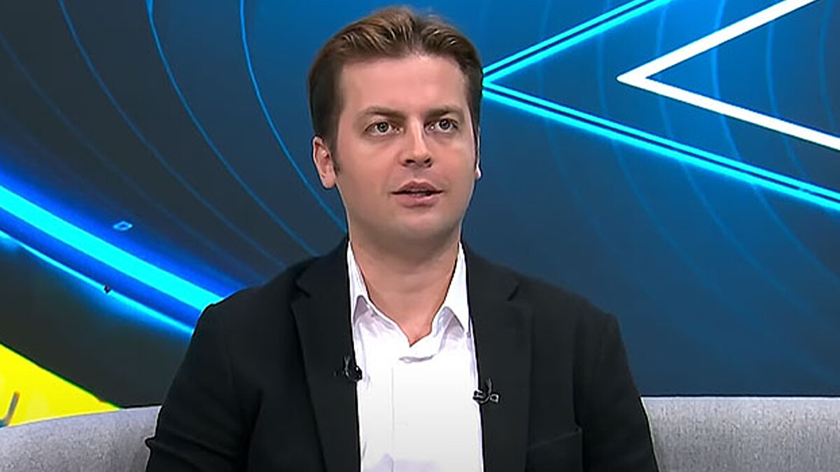 "Madem oradan örnek verdim, oradan devam edeyim. Onun gibi hızlı, onun gibi istekli ve ondan farkı biraz daha keyifli. Yani hırsından çok keyfini de ve tutkusunu da, aidiyetini de görüyorum."