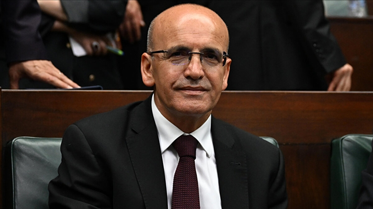 Bakan Şimşek duyurdu: Yeni yılda vergi ve harç artırımı müjdesi<br><br>Hazine ve Maliye Bakanı Mehmet Şimşek, yeni yılda vergi ve harçları, yüzde 25,49 olarak belirlenen yeniden değerleme oranı yerine, enflasyon hedeflerini dikkate alarak daha düşük artırmak için çalıştıklarını belirtti.