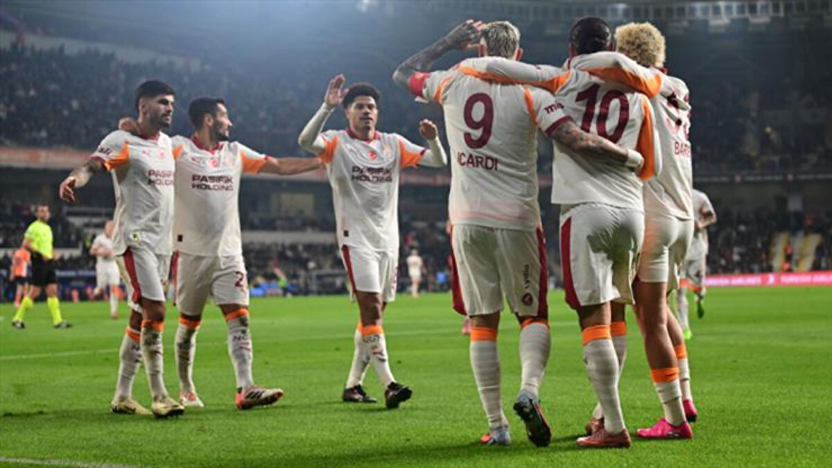 PLAY-OFF İHTİMALİ NE? <br><br>Tahmine göre Galatasaray’ın sezonu 17. sırada tamamlaması bekleniyor. Bu senaryoda sarı-kırmızılıların play-off’a kalma ihtimali yüzde 93 olarak hesaplandı. İlk 8’e girme şansı ise yüzde 4 seviyesinde görünüyor.