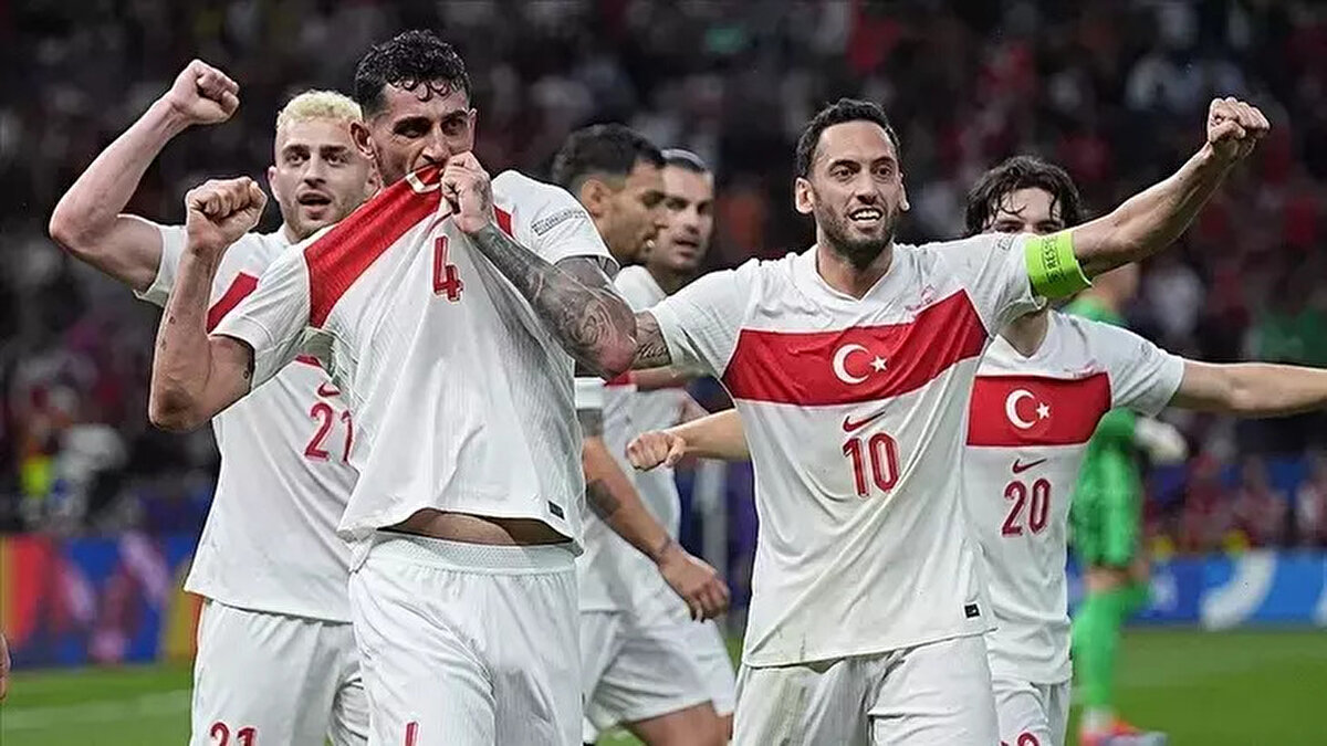 Türkiye – Romanya maçı ne zaman, saat kaçta?<br><br>2026 Dünya Kupası Avrupa Elemeleri play-off yarı finalinde Türkiye, sahasında Romanya’yı konuk edecek.<br>Türkiye – Romanya maçı 26 Mart 2026 tarihinde saat 20.00’de oynanacak.<br><br>Tek maçlı eleme sistemi uygulanacağı için bu 90 dakika, millilerin Dünya Kupası yolculuğunda büyük önem taşıyor.