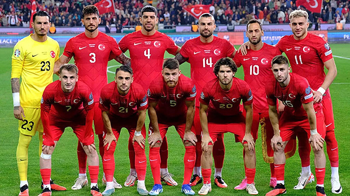 2026 Dünya Kupası Avrupa Elemeleri play-off eşleşmeleri<br><br>Turnuva yolunda mücadele edecek diğer rakipler ve eşleşmeler şöyle sıralandı:<br><br>İtalya – Kuzey İrlanda / Galler – Bosna Hersek<br><br>Ukrayna – İsveç / Polonya – Arnavutluk<br><br>Türkiye – Romanya / Slovakya – Kosova<br><br>Danimarka – Kuzey Makedonya / Çekya – İrlanda