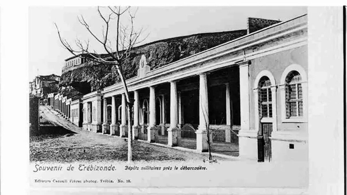 Trabzon'da çıkarma alanının yakınındaki askeri depolar<br>