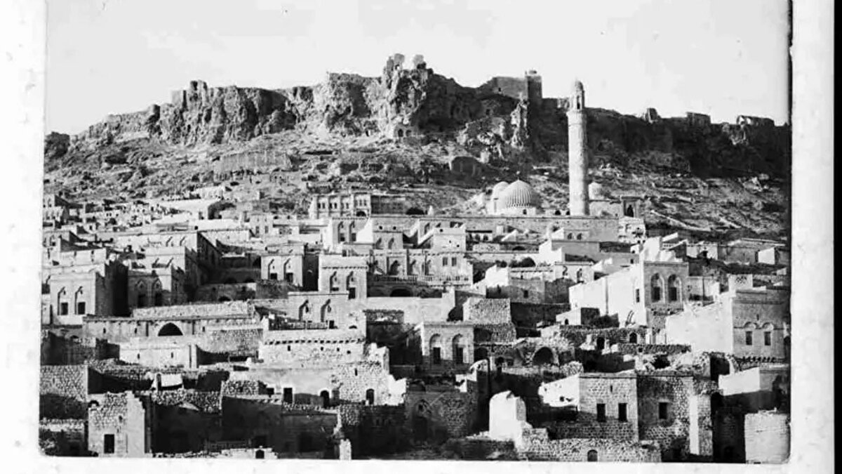 Şevki Bey'in Fahreddin Paşa'nın kızı Suphiye Hanım'a Mardin'den gönderdiği 23.3.1937 tarihli kartpostal<br>