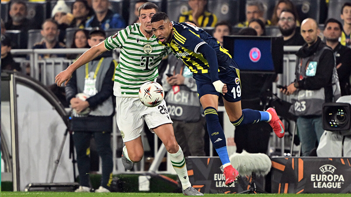 ‘Asensio-Talisca 15-20 dakika birlikte oynayabilirler’<br><br>Ömer Üründül: "Bütün dünyada bazı teknik direktörlerin özel takıntıları var. Bu takıntılar işe yaramasa da ısrar ederler. Bir örnek de Tedesco... Sezon başından beri vurguluyorum; çok yetenekli de olsalar fizik güçleri yeterli olmayan, devamlılıkları olmayan, pres özellikleri yetersiz kalan iki oyuncuya birden orta sahada görev vermek atletizme dönen günümüz futbolunun istediği ilkeye zıt kutup teşkil ediyor." [SABAH]