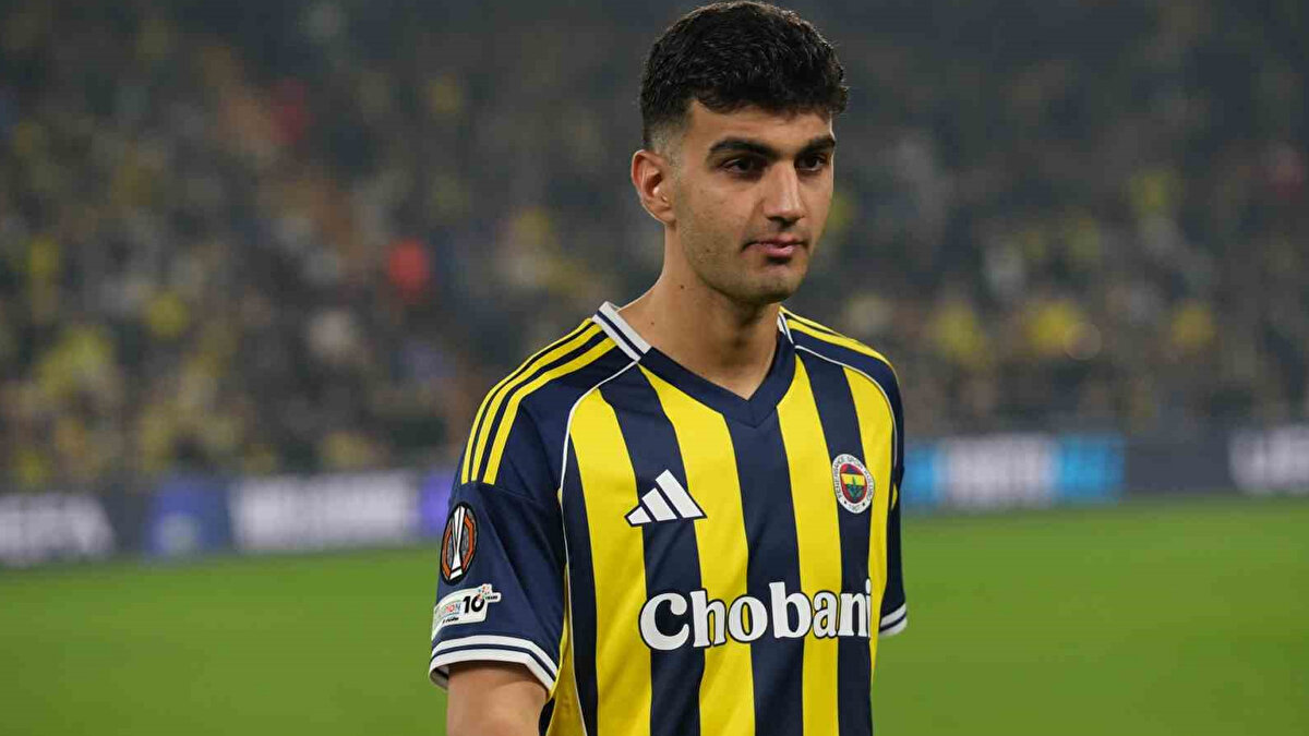 "Yiğit Efe ikinci sarıyı görebilirdi"<br><br>"Burgos'un topu oynatma isteği yüksek ancak zaman zaman oyunun içinde kalıyor. Acemi beden dili sergiliyor. Hatta telaşlı ve panik güven vermiyor."<br><br>"23'te Semedo-Keita mücadelesinde Fenerbahçe penaltı bekledi devam kararı doğru. Sarısı olan Yiğit Efe, 54'te Zachariassen'e faulünde ikinci sarıyı görebilirdi!"