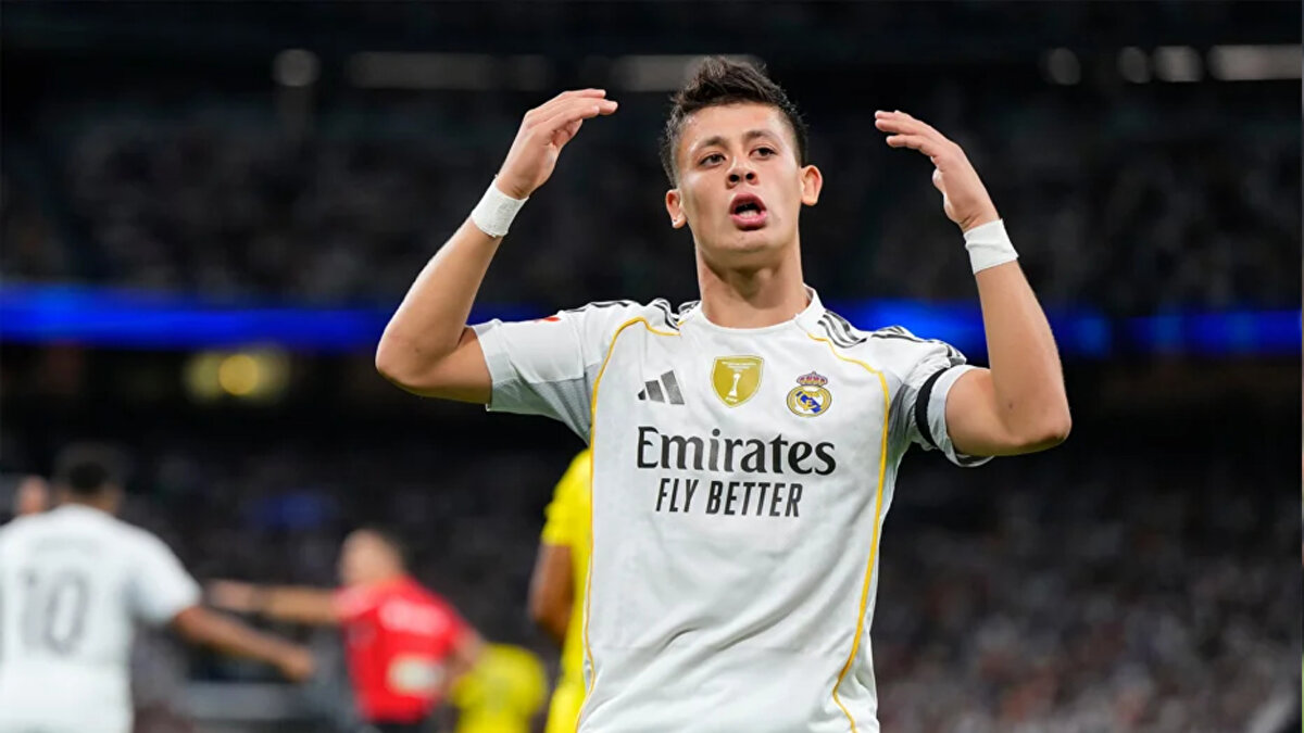 2023 yılşında Fenerbahçe'den ayrılarak İspanyol devi Real Madrid'e transfer olan ve şuanda Xabi Alonso'nun vazgeçemediği isimlerin başında gelen Arda Güler, eski takımı Fenerbahçe hakkında bir paylaşım yaptı.