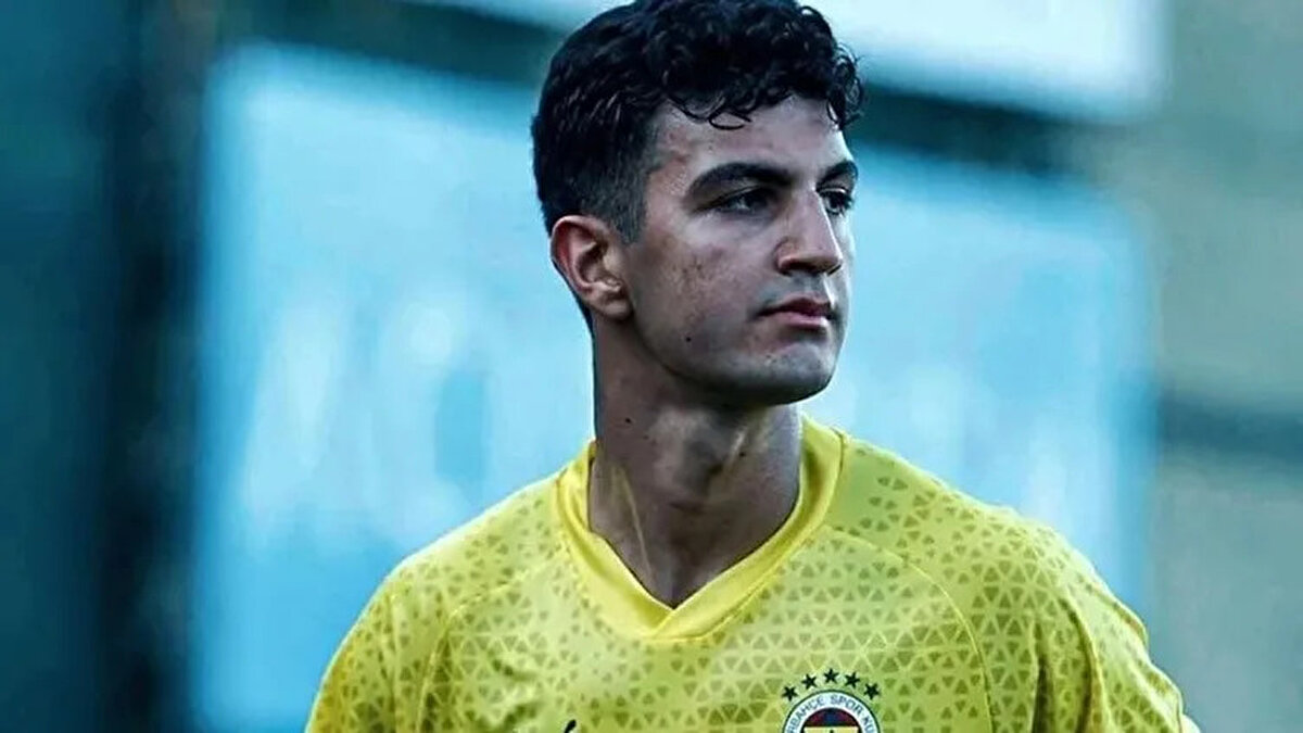 Yiğit Efe Demir'de Arda Güler'in Fenerbahçe'den Ayrılıp Real Madrid'e imza attığı gün imza törenini canlı izlemiş, gözyaşlarına hakim olamamıştı.