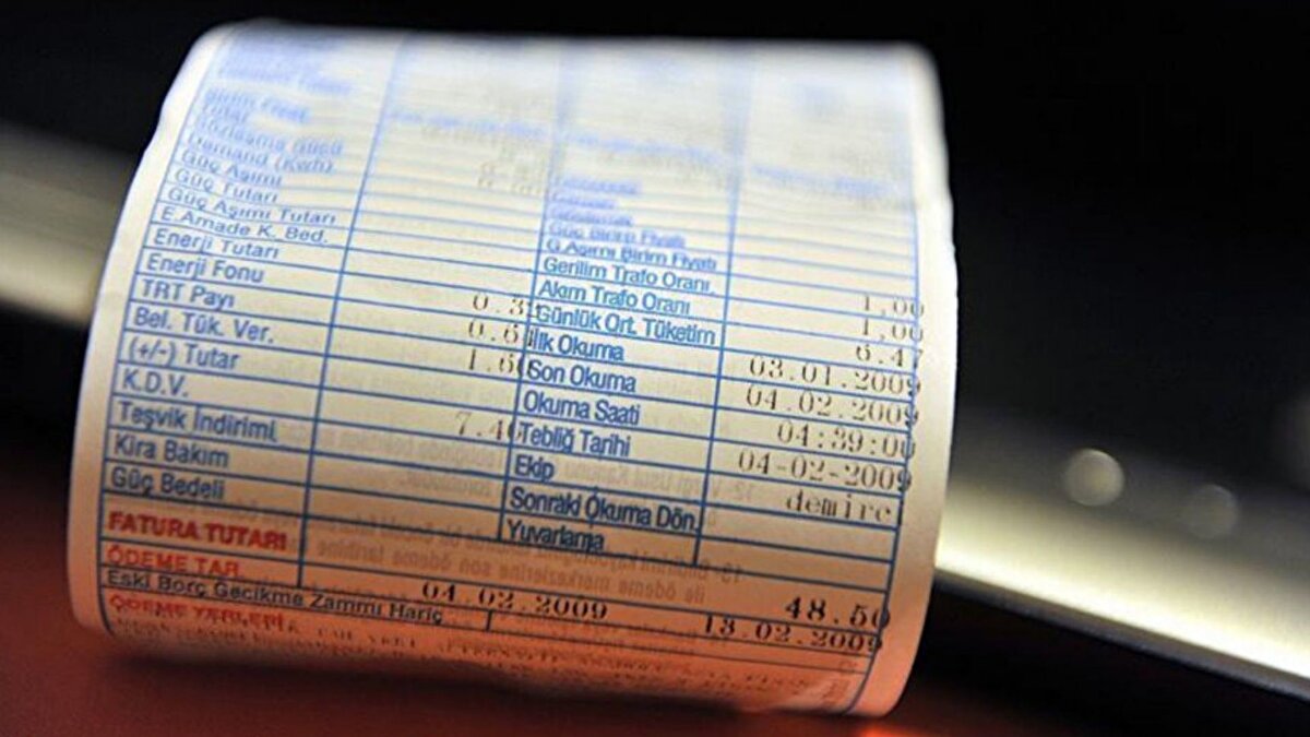 Elektriğin günlük hayatta vazgeçilmez hale geldiğini belirten Gündüz, elektrikli araçların evde şarj edilmesi de dahil olmak üzere pek çok alanda maliyetlerin arttığına dikkat çekti. Hızlı şarj istasyonlarında oluşan ücretlerin, benzin fiyatlarına yakın seviyelere ulaştığını belirterek düzenlemenin yeniden gözden geçirilmesi gerektiğini ifade etti.