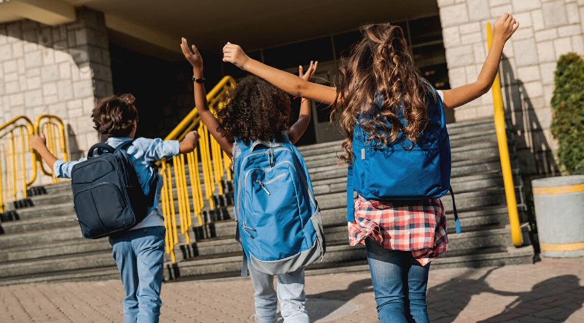 2026 MEB Tatil Takvimi<br>Velilerin ve öğrencilerin ajandasına not etmesi gereken kritik tarihler şunlar:<br><br>Eğitim Yılı Başlangıcı: 8 Eylül<br><br>1. Ara Tatil: 10-14 Kasım 2025 (Tamamlandı)<br><br>2. Ara Tatil: 16-20 Mart 2026<br><br>Ders Başı: 23 Mart 2026