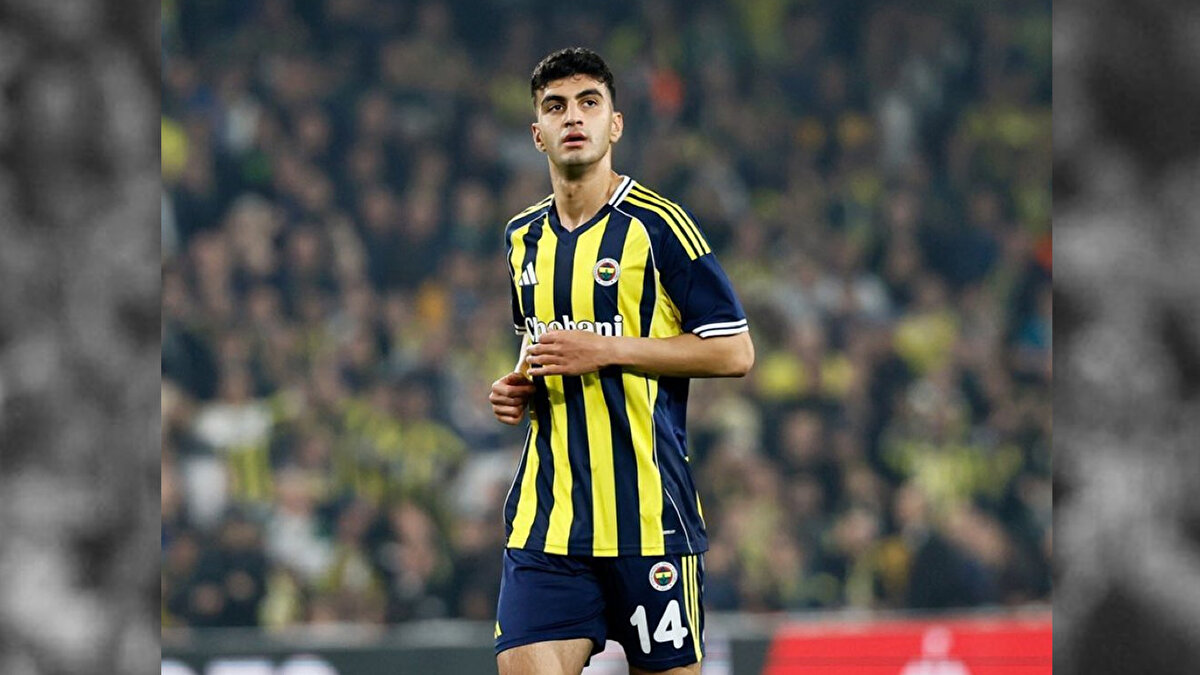 PERFORMANSI DİKKAT ÇEKTİ<br><br>Ferencvaros karşısında savunmada dikkat çeken bir performans ortaya koyan Yiğit Efe Demir, kritik müdahalelerde bulundu. Yiğit Efe Demir'in istatistikleri de dikkat çekti: <br><br>Süre (dk): 76<br>Topla buluşma: 63<br>Pas: 5255<br>Pas %: 94.5<br>İkili mücadele: 610<br>Hava topu: 58<br>Sahipsiz top kazanma: 3