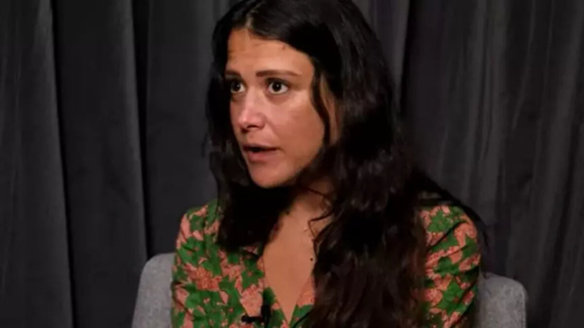 Sazak köyündeki gündelik hayatını takipçileriyle paylaşıyor<br><br>Eskişehir’in kırsal bölgesinde yer alan köyde sade bir düzen kuran Boyner, günlük rutinlerini de takipçileriyle paylaşmayı sürdürüyor. Doğayla iç içe yaşam, üretim ve manevî pratikler üzerine oluşturduğu içerikler, sosyal medyada yoğun yorum aldı. Kullanıcılar, bu tercihi “ilham verici” olarak değerlendirirken Boyner’in köy yaşamına uyum sağlamasını olumlu karşıladı.