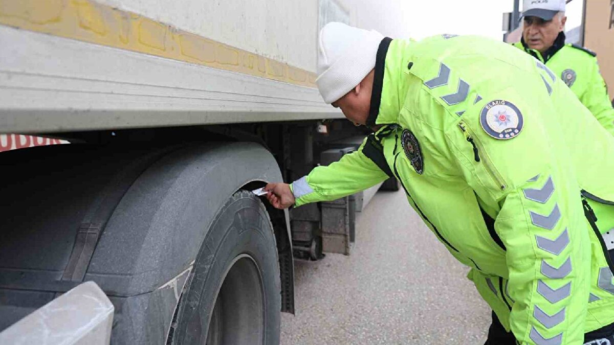 Elazığ İl Emniyet Müdürlüğü Bölge Trafik Denetleme Şube Müdürlüğü yetkilileri, uygulamanın 15 Nisan 2026’ya kadar devam edeceğini açıkladı. 