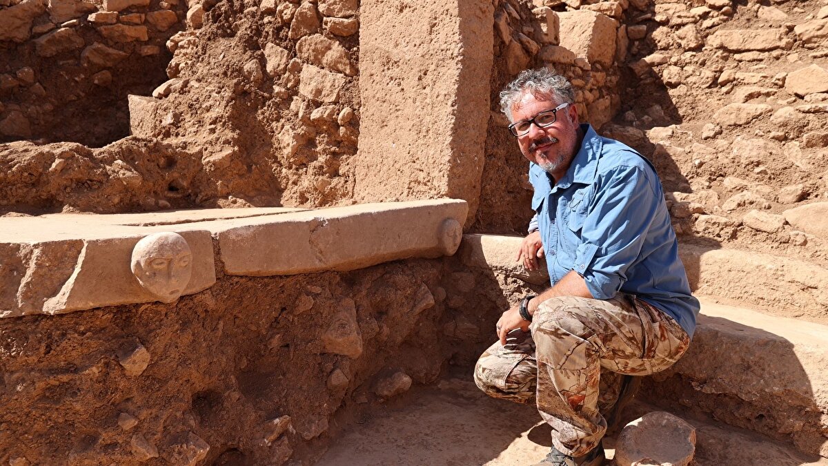 Sanatsal ve kültürel katkı<br><br>Sefertepe’deki kabartmalar, dönemin insan tipolojisi ve sanatsal yaklaşımı hakkında yeni bilgiler sunuyor. Araştırmacılar, yüz hatlarının detaylandırılması ve kullanılan tekniklerin, neolitik sanatın çeşitliliğini ortaya koyduğunu ve bölgesel üslup farklarını belgelediğini vurguluyor.