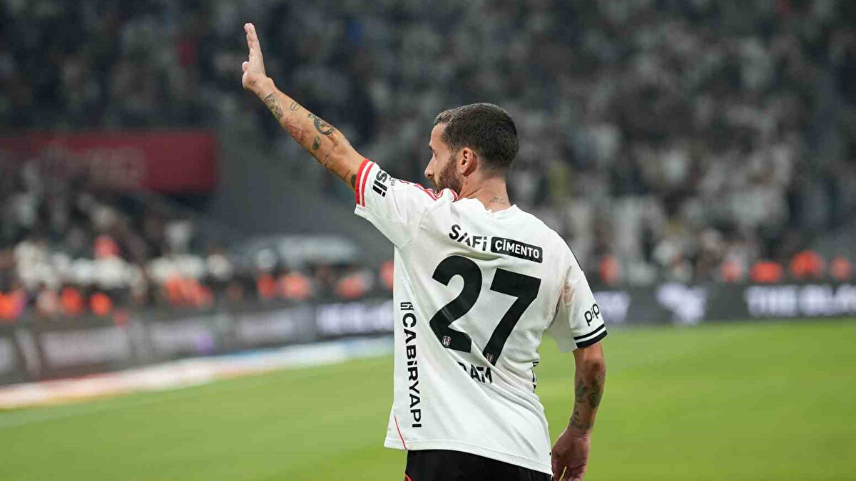 İdmanlara çıkmayan Portekizli yıldızla ara transfer döneminde yolların ayrılması bekleniyor. Rafa Silva’nın 2027 yılına kadar sözleşmesi devam ediyor. 