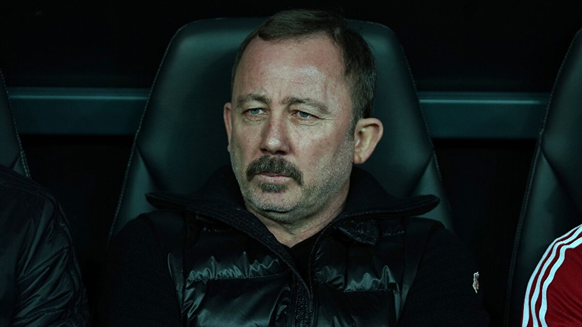 Kadrosunu güçlendirmek adına ara transfer döneminde takviye yapması beklenen Beşiktaş yönetimi, teknik direktör Sergen Yalçın’ın isteklerine göre adımlarını atacak.<br>